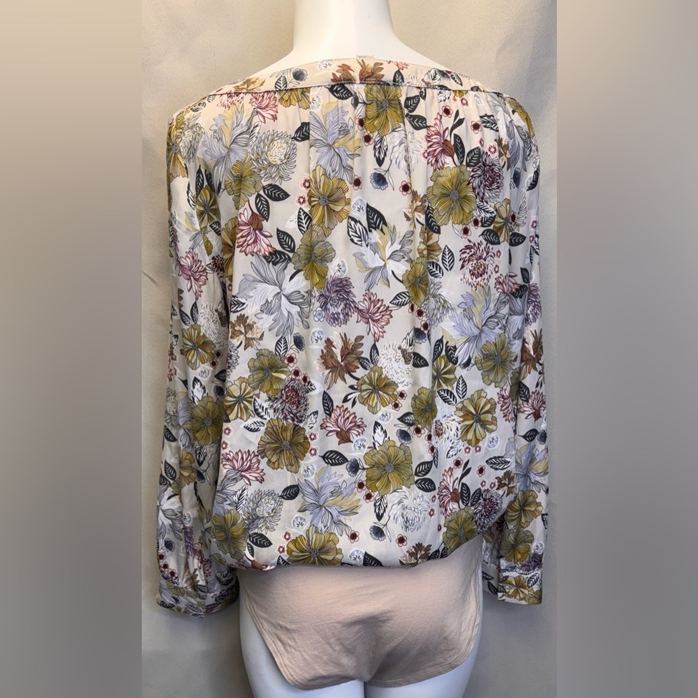Loft‎ Outlet Long Sleeve Floral Blouse Bodysuit Size Medium - Picture 2 of 10
